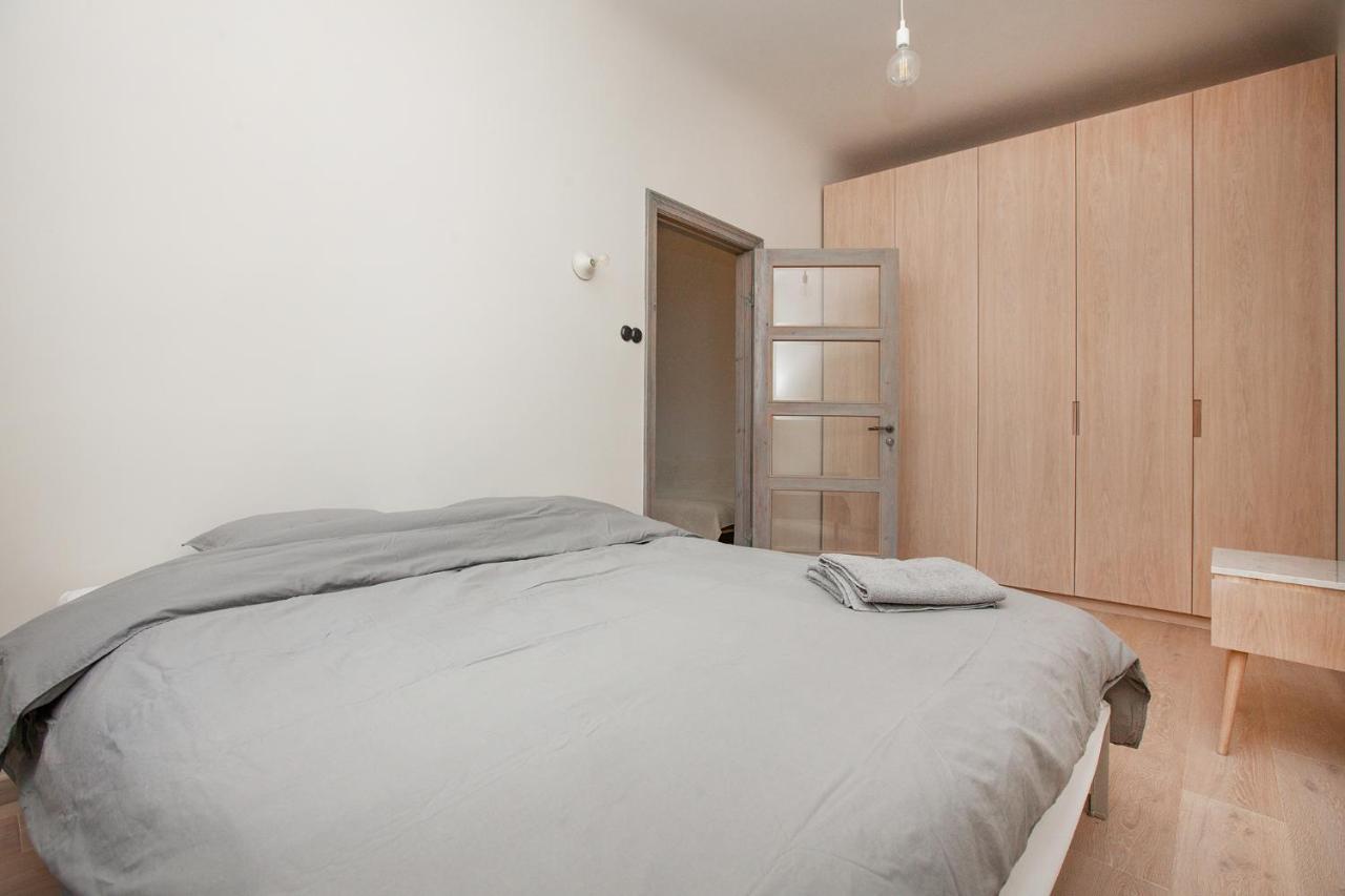 Ascetic Skolas Street Apartment Riga Bagian luar foto