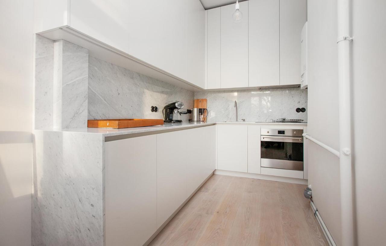 Ascetic Skolas Street Apartment Riga Bagian luar foto