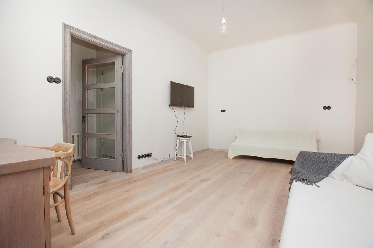 Ascetic Skolas Street Apartment Riga Bagian luar foto