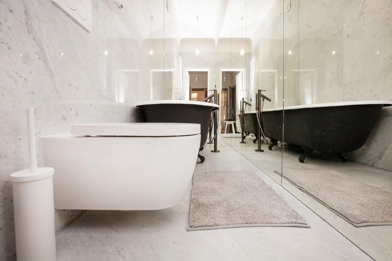 Ascetic Skolas Street Apartment Riga Bagian luar foto